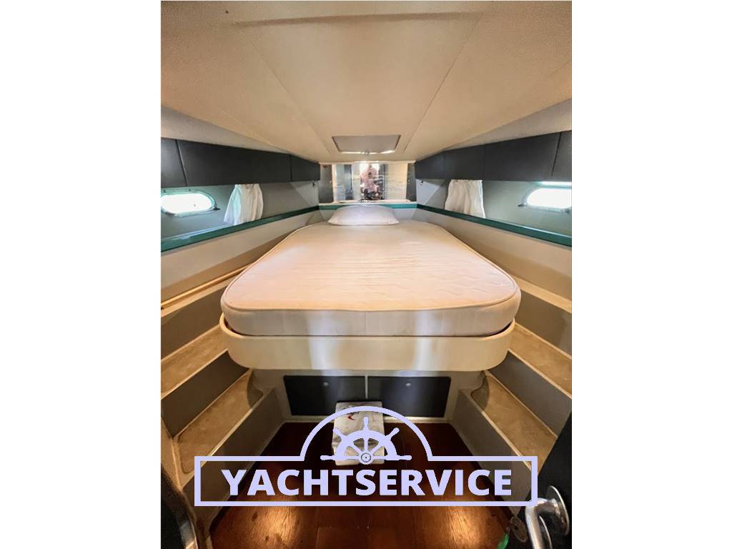 Ferretti yarding yacht 42 fly