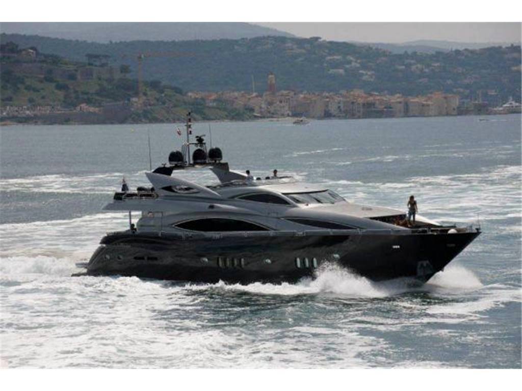 Sunseeker 105 motor yacht