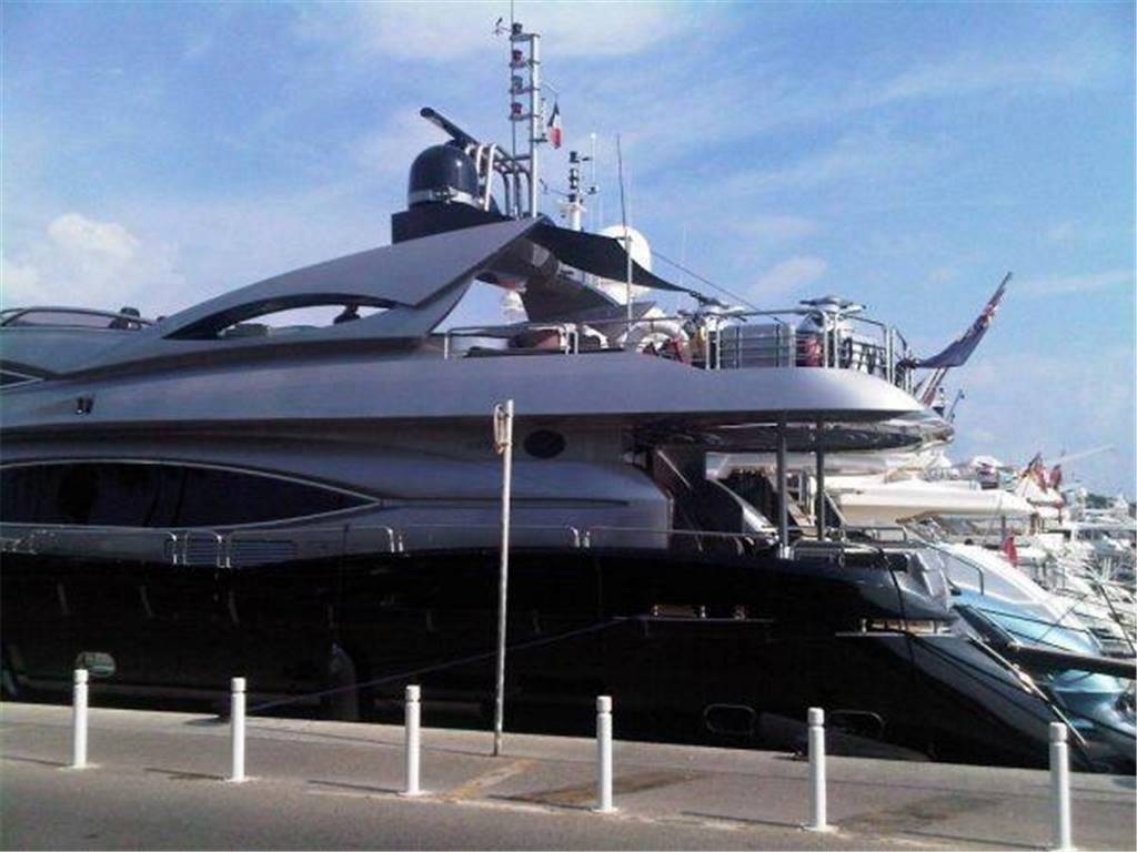 Sunseeker 105 motor yacht