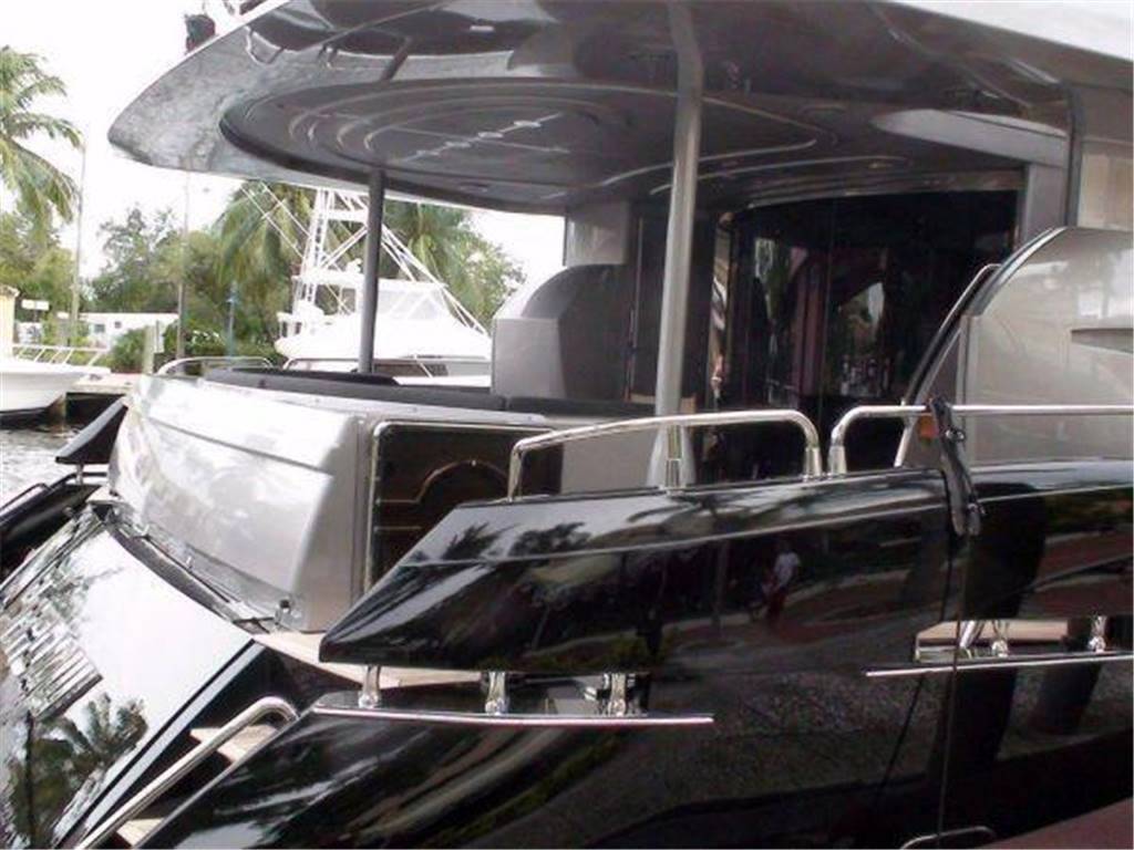 Sunseeker 105 motor yacht