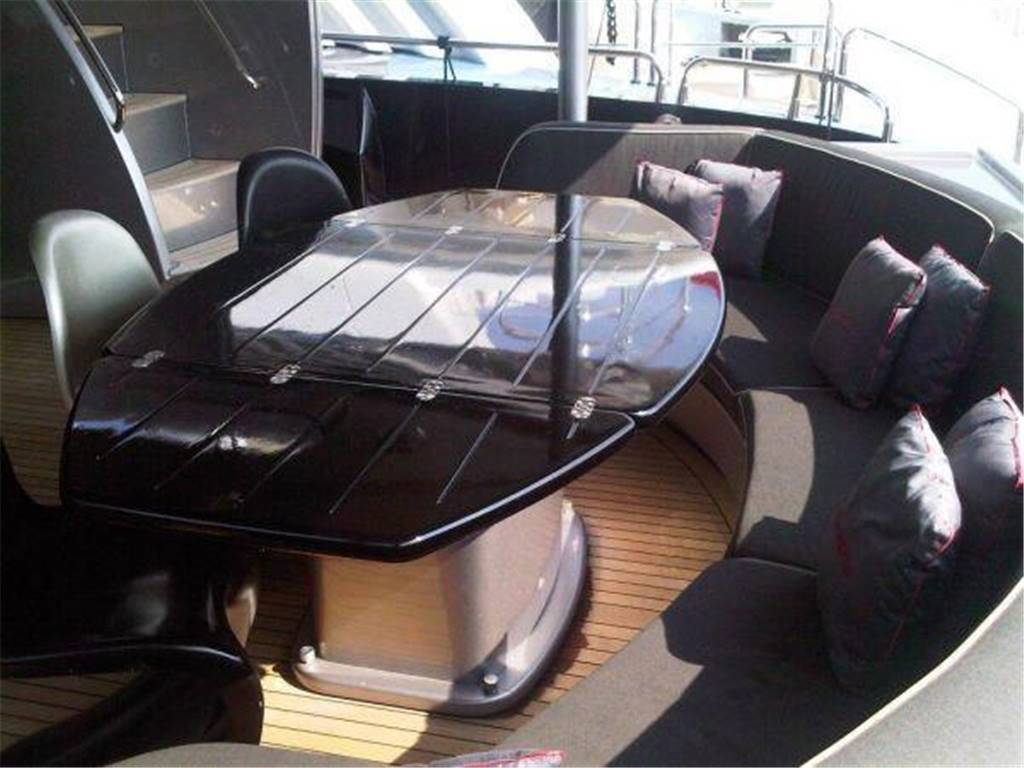 Sunseeker 105 motor yacht