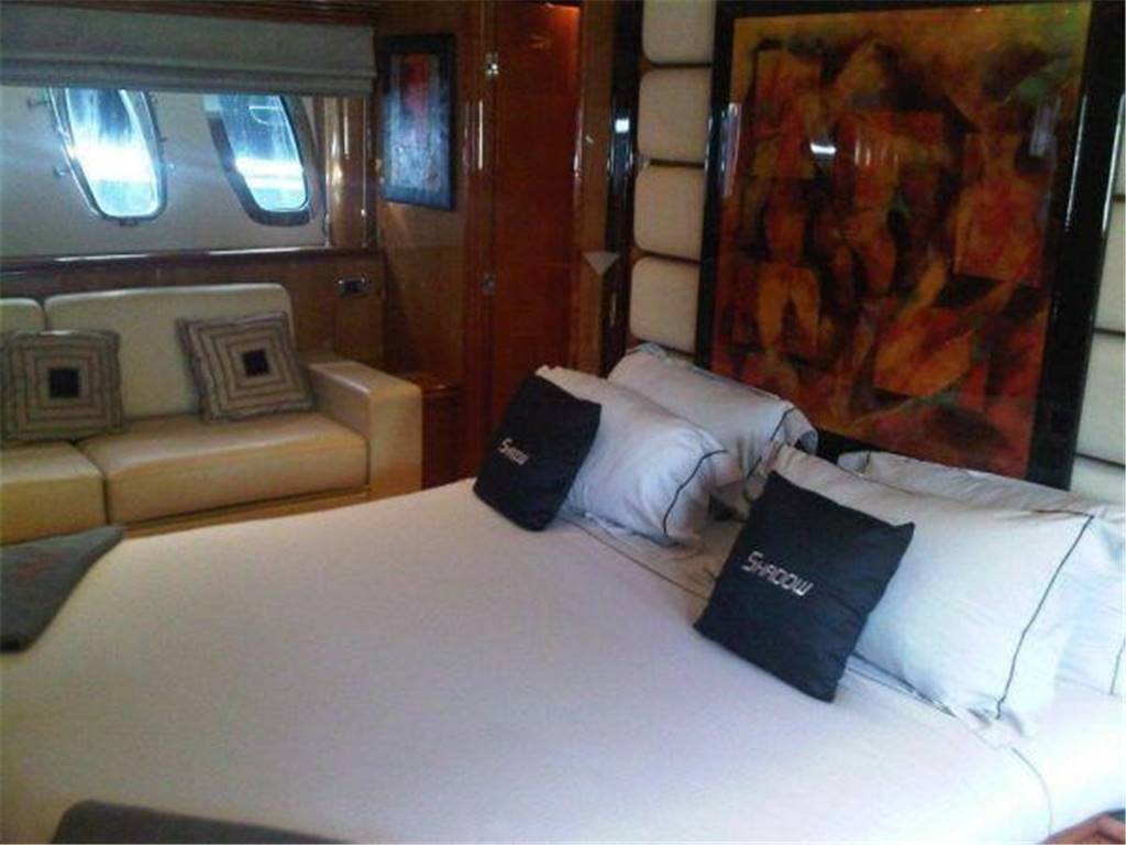 Sunseeker 105 motor yacht