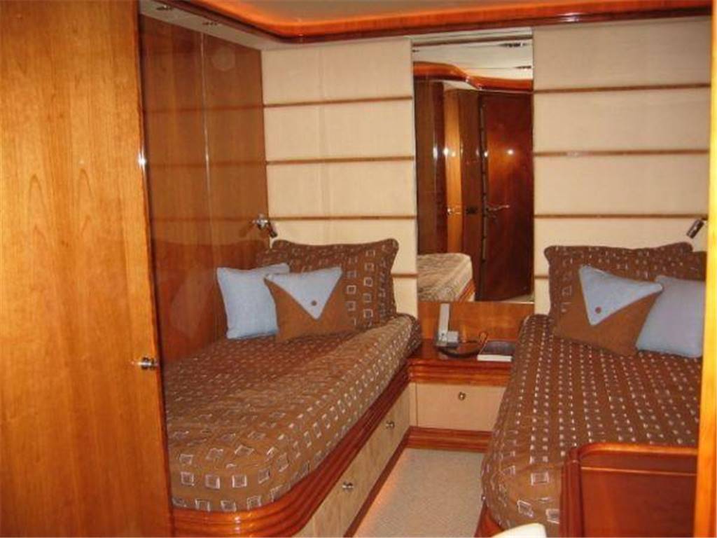 Sunseeker 105 motor yacht