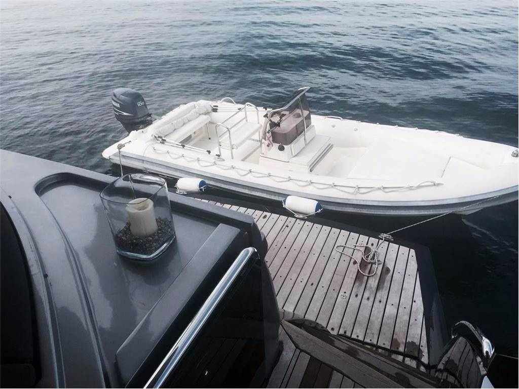 Sunseeker 105 motor yacht