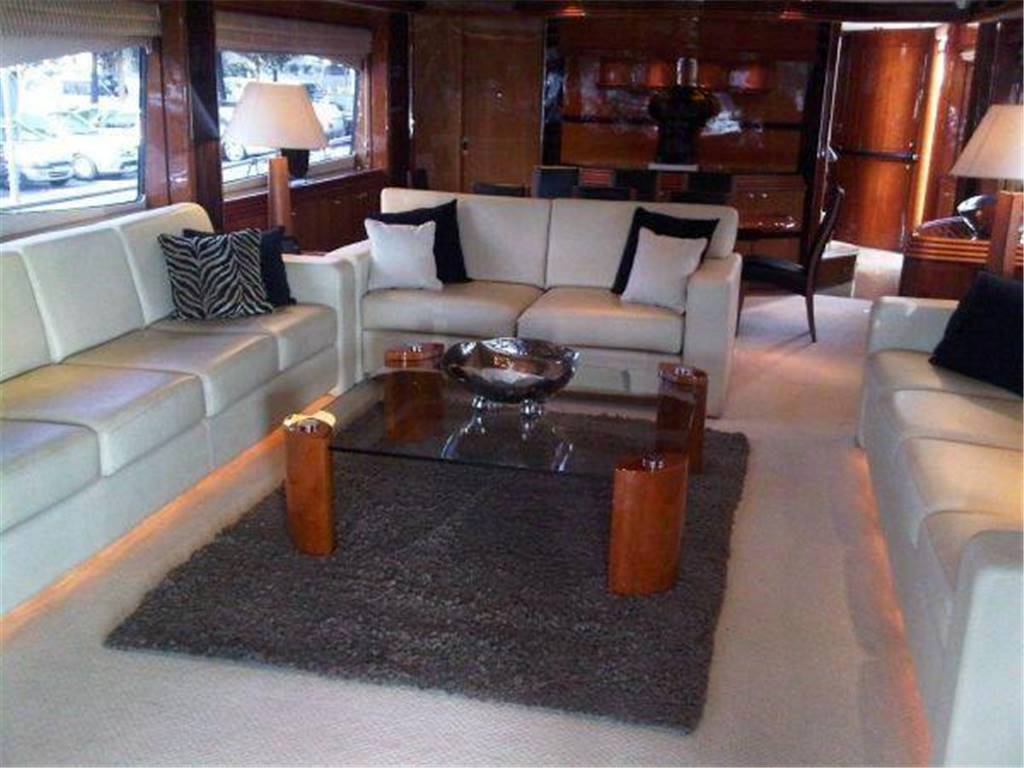 Sunseeker 105 motor yacht