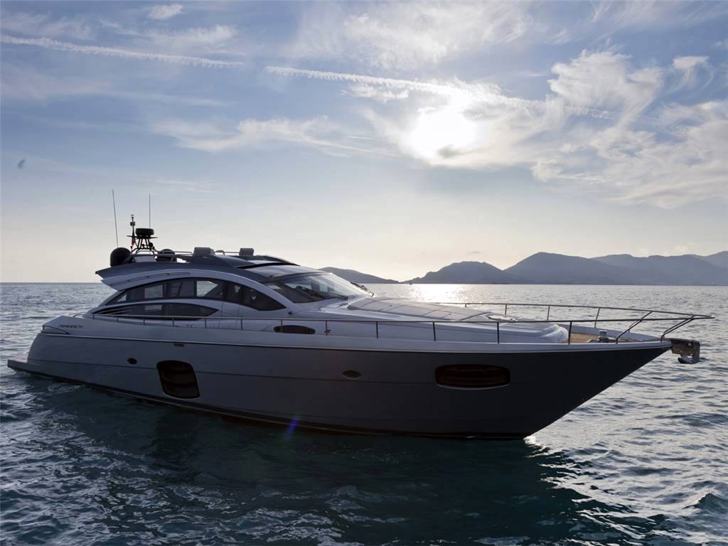 Pershing 74