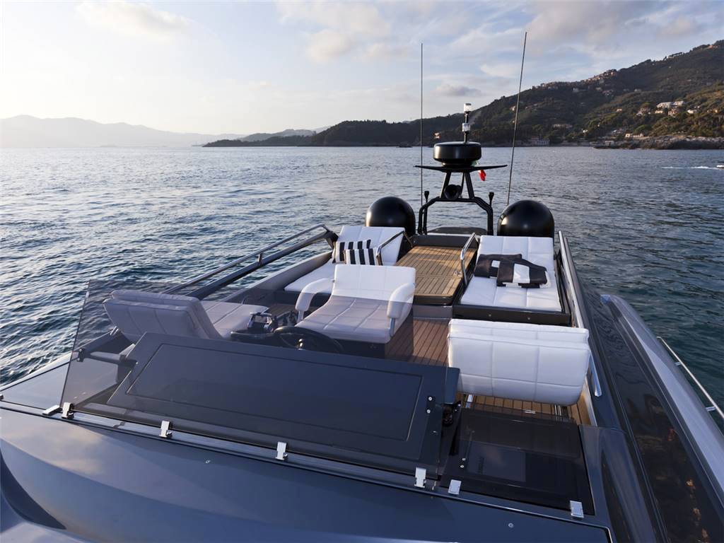 Pershing 74