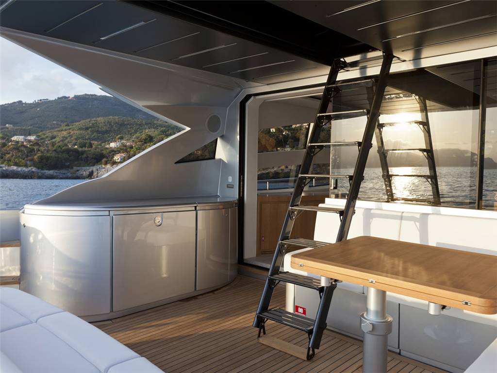 Pershing 74
