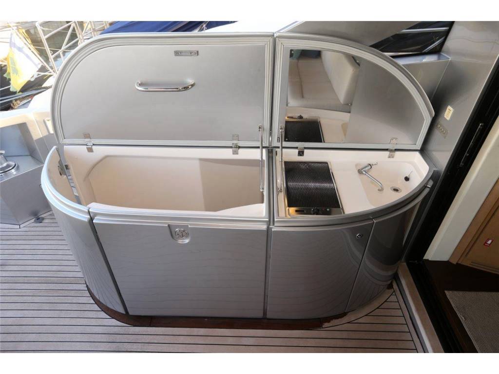 Pershing 74