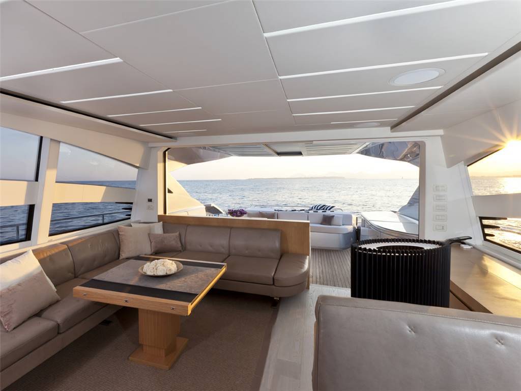 Pershing 74