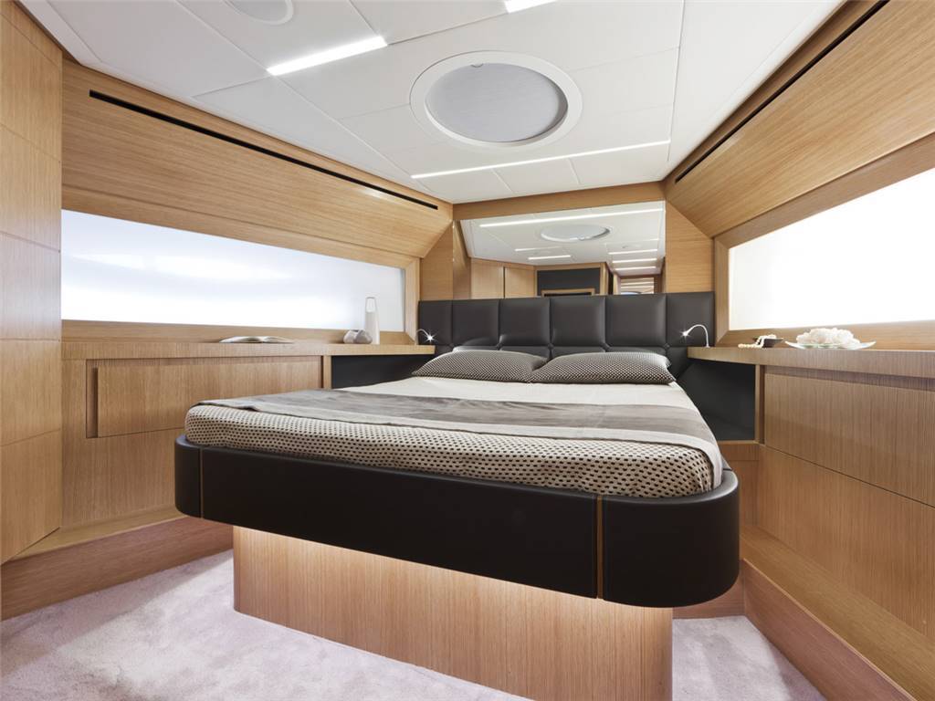 Pershing 74