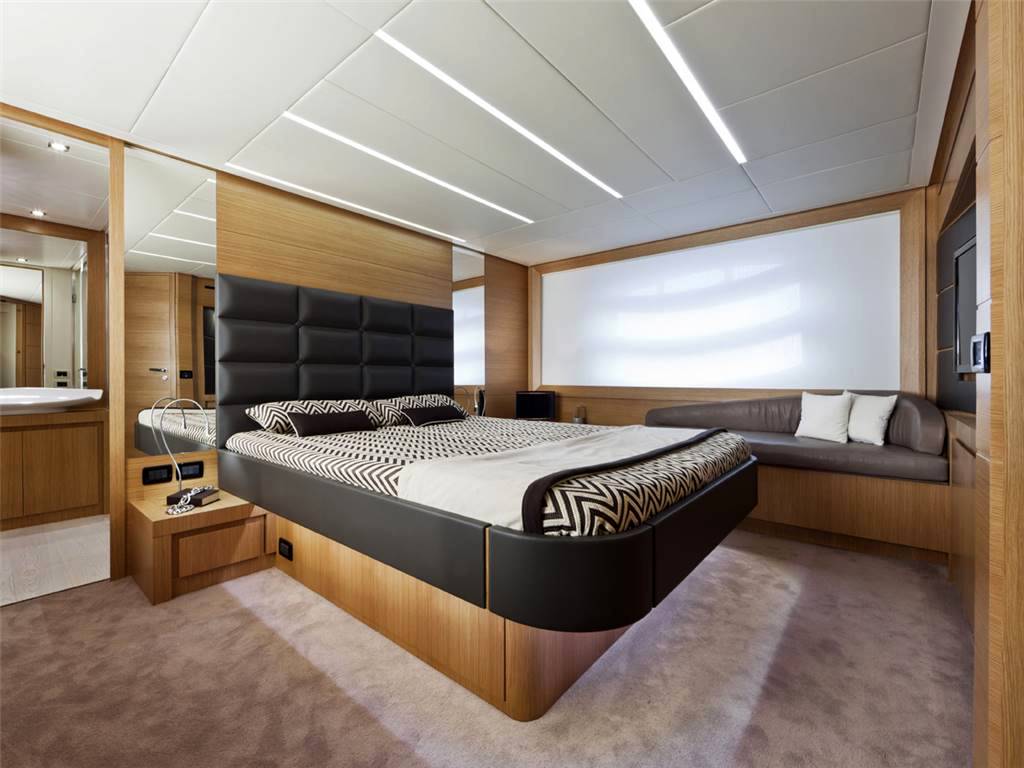 Pershing 74