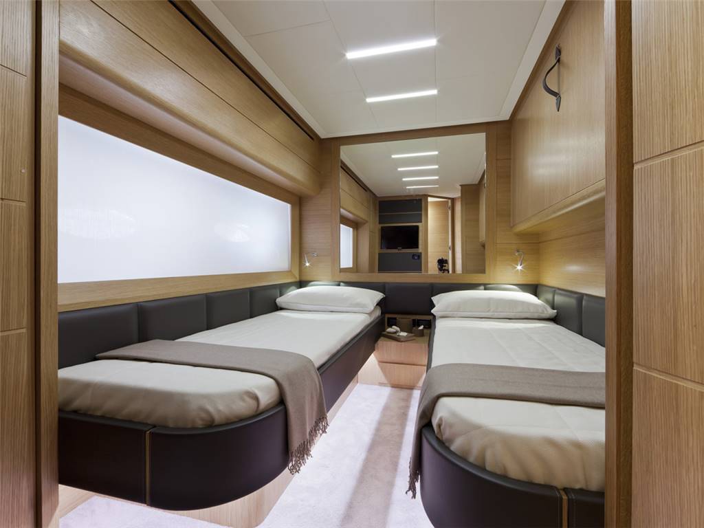 Pershing 74