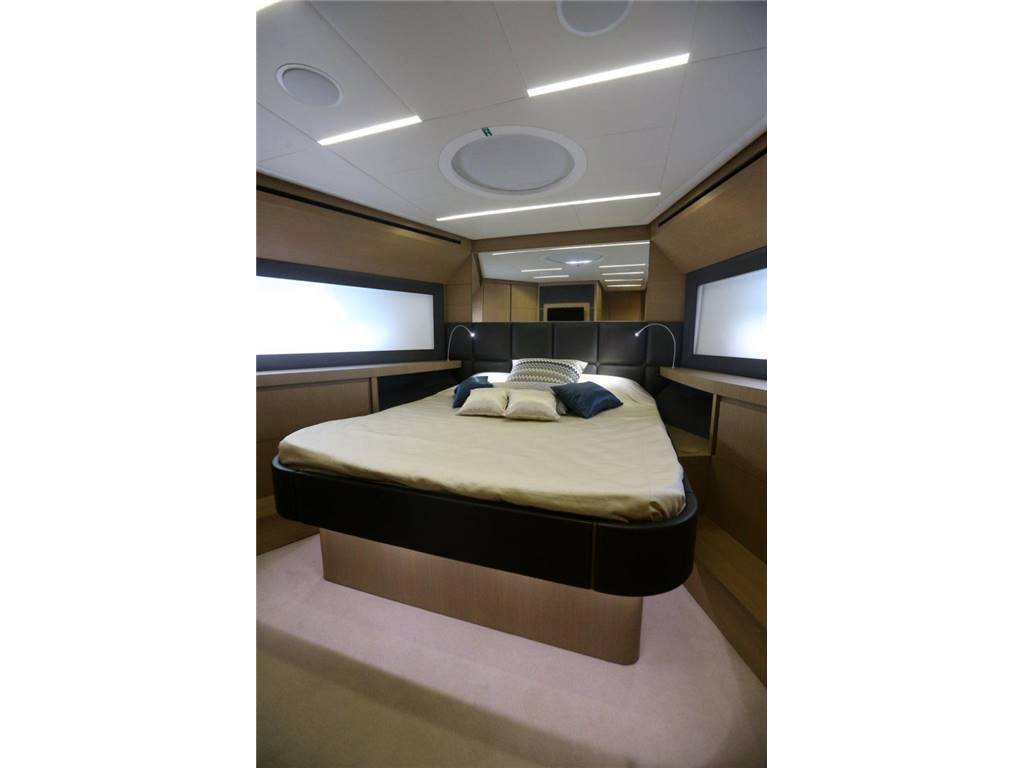 Pershing 74