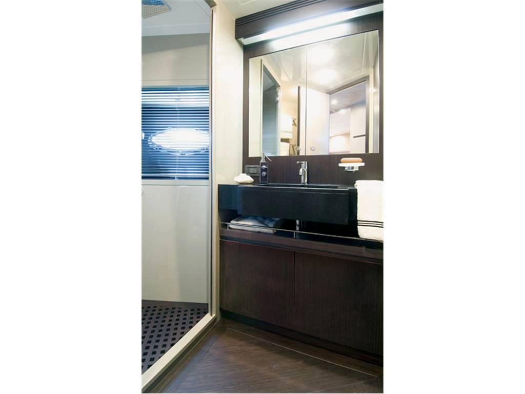 Uniesse 70 sport