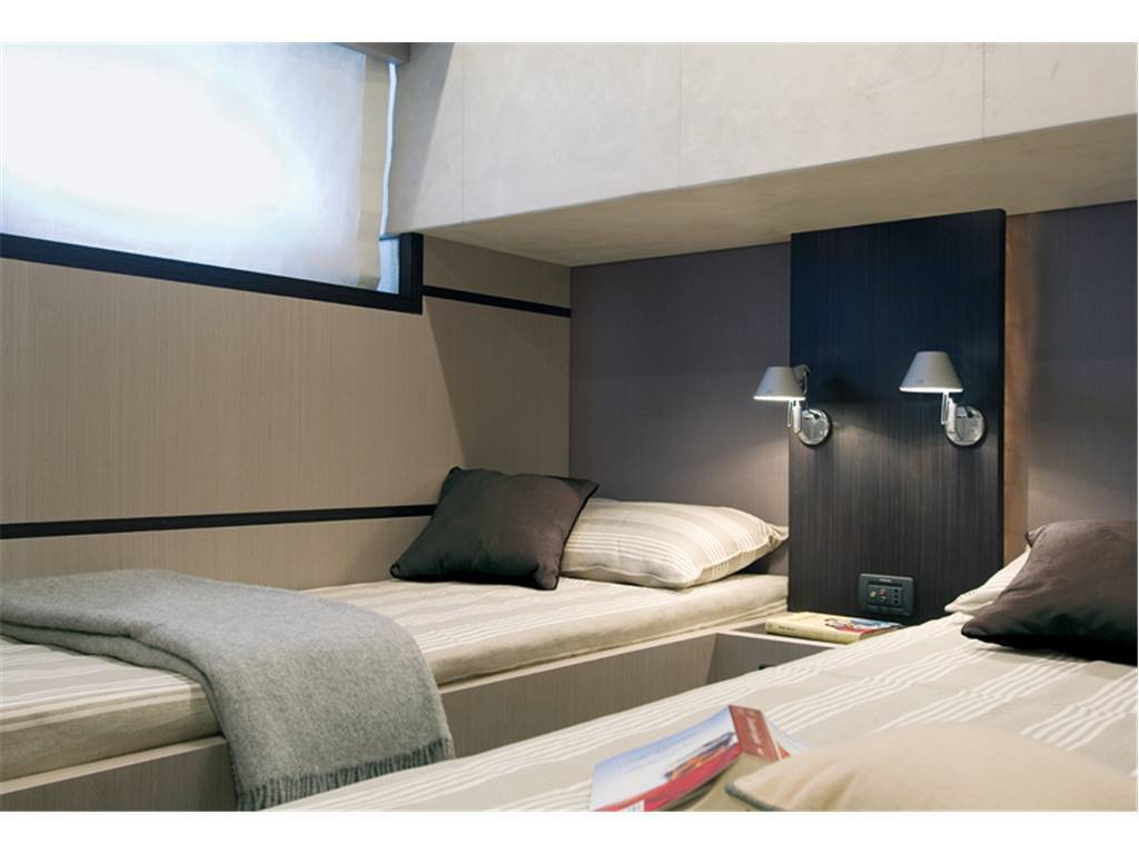 Uniesse 70 sport