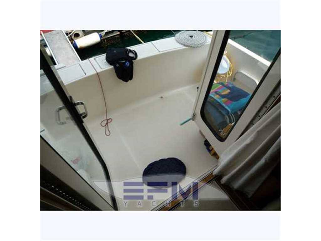 Mainship 34 trawler