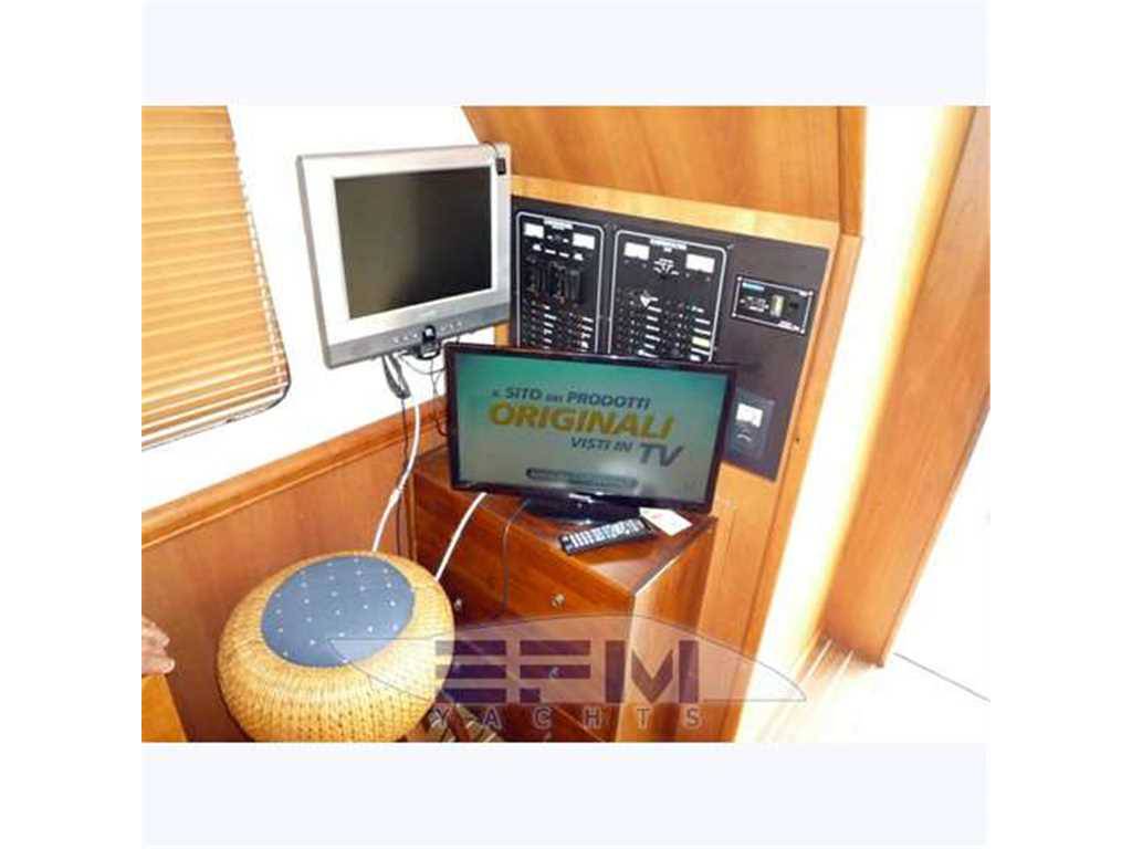 Mainship 34 trawler