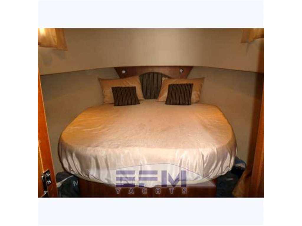 Mainship 34 trawler