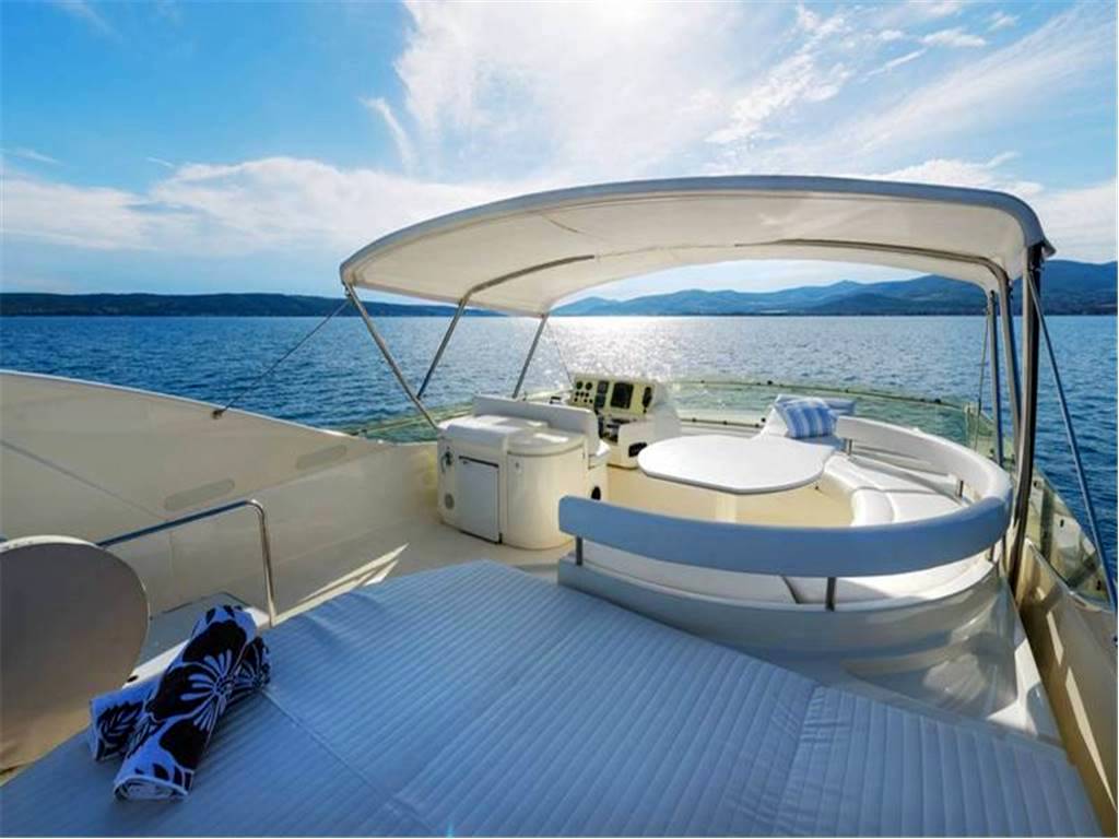 Ferretti 730