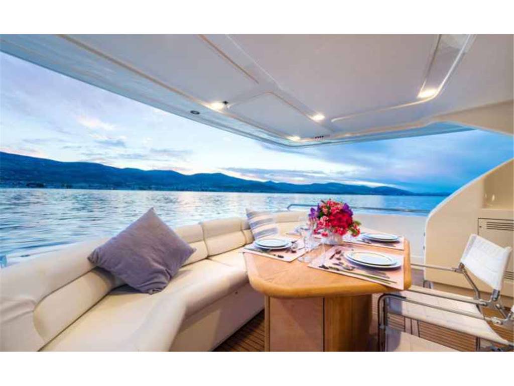 Ferretti 730