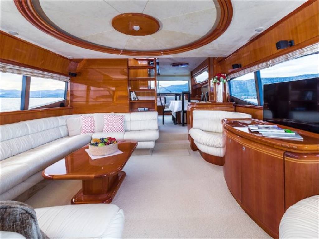 Ferretti 730