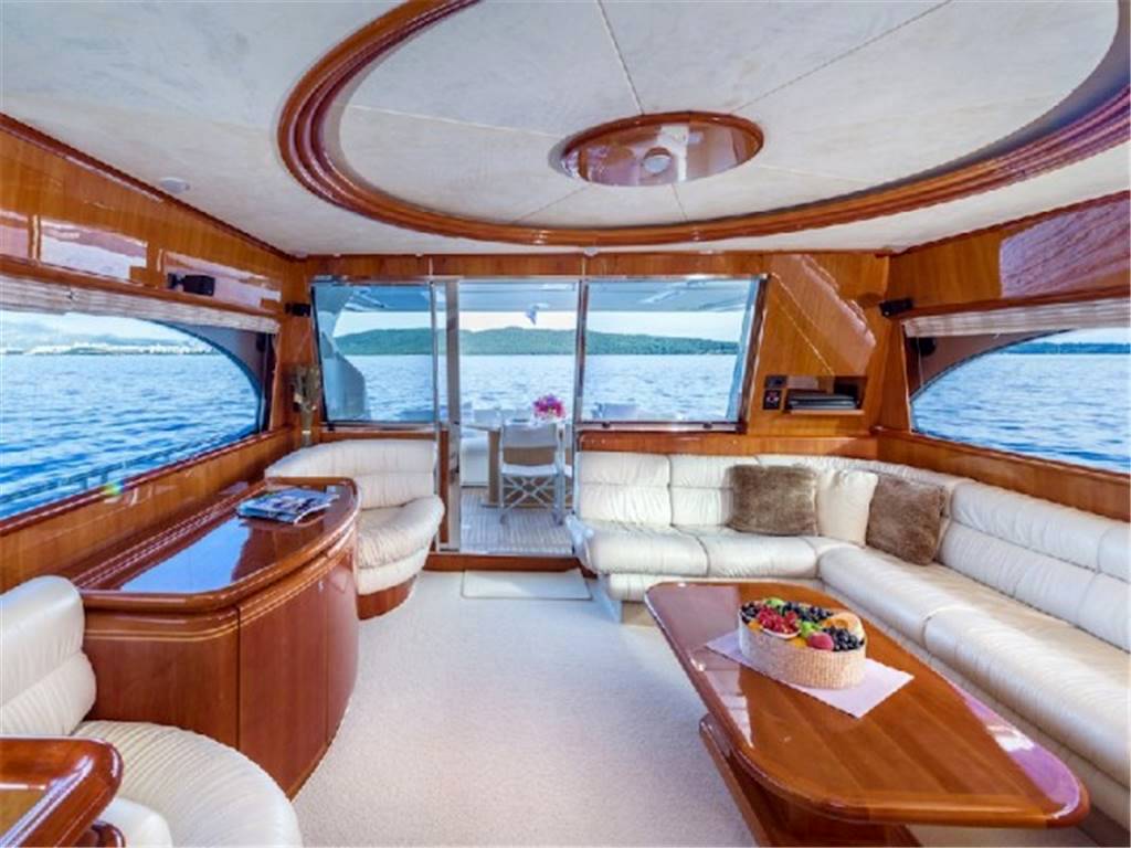 Ferretti 730