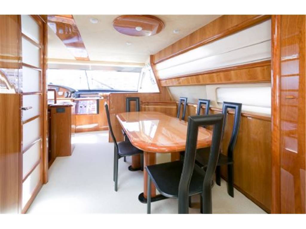 Ferretti 730