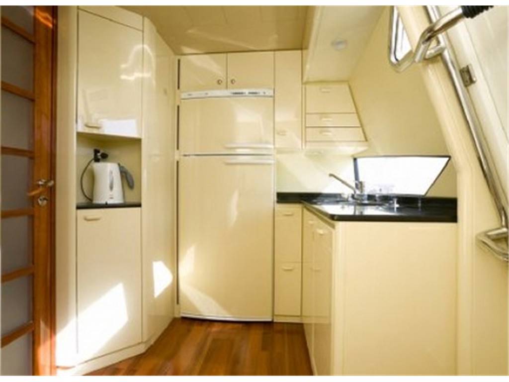 Ferretti 730