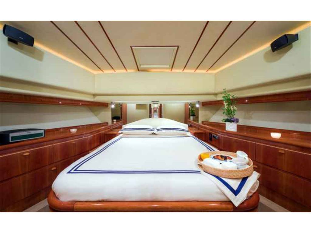 Ferretti 730