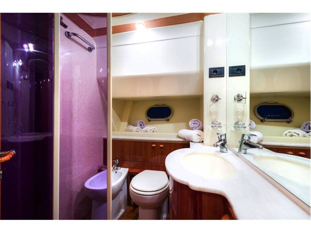 Ferretti 730