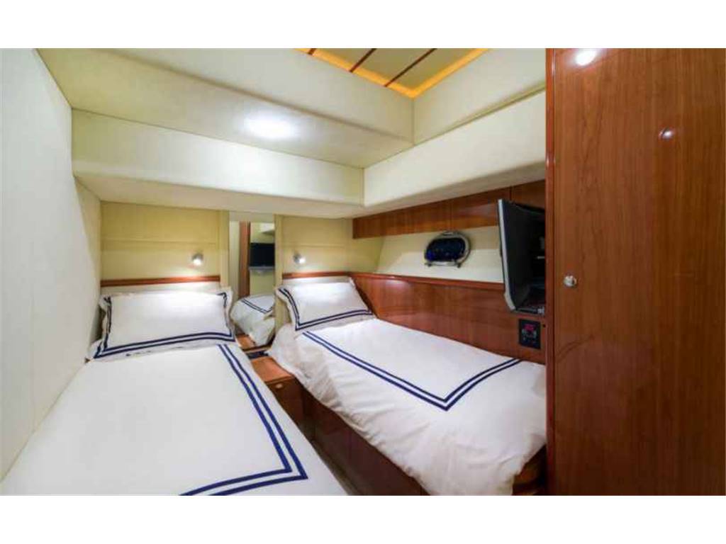 Ferretti 730