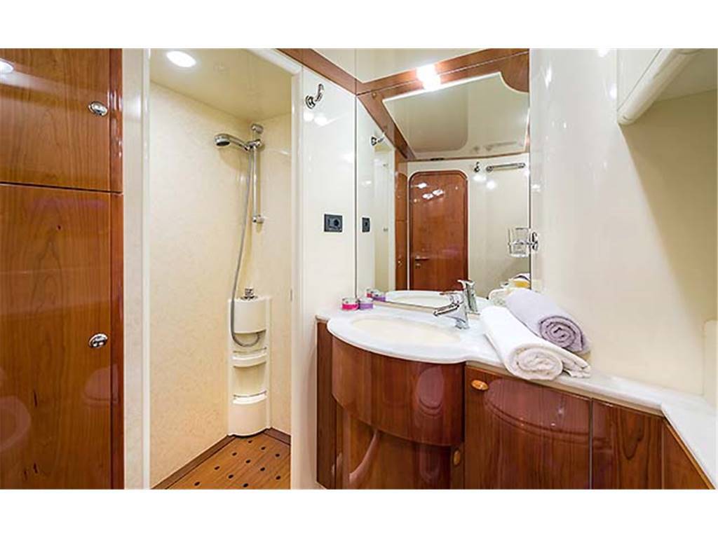 Ferretti 730