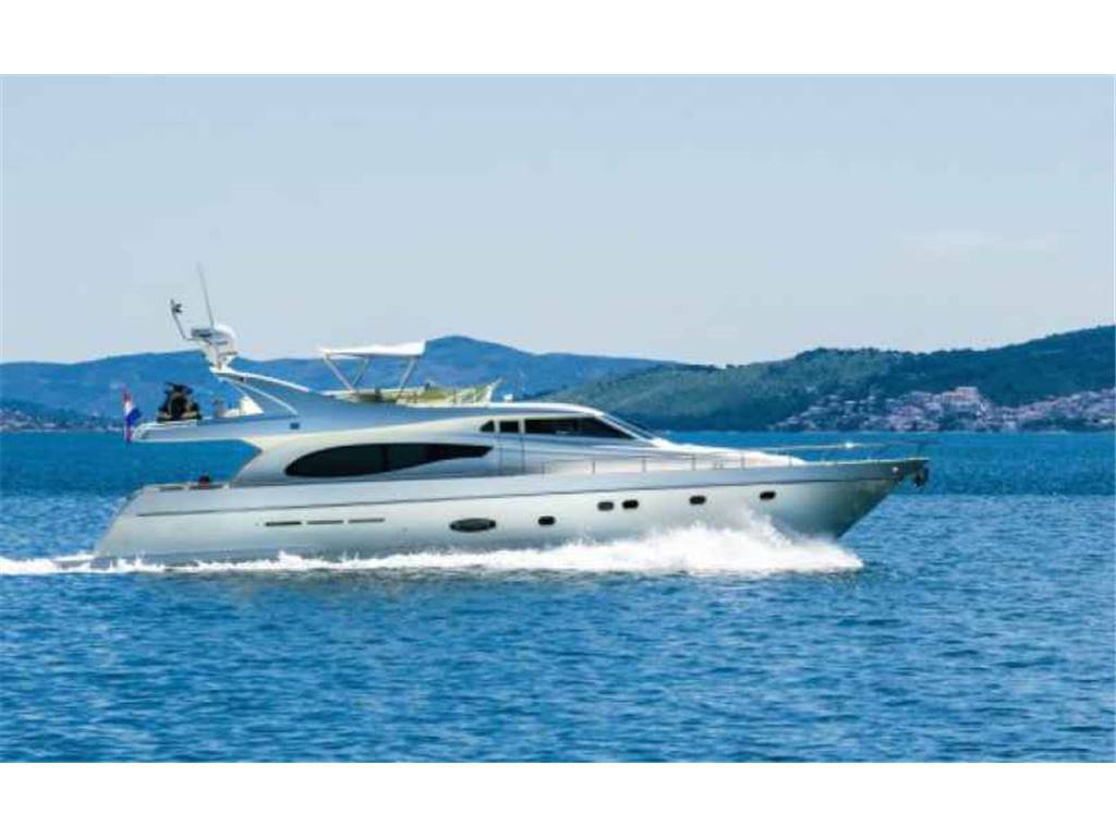 Ferretti 730