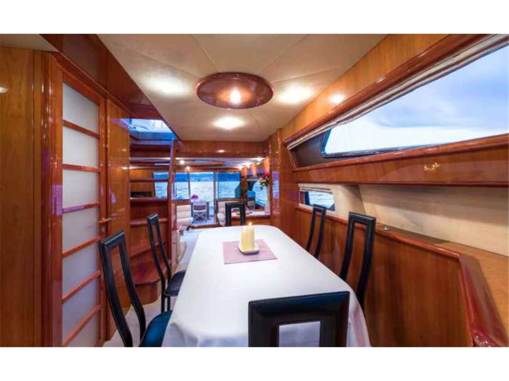 Ferretti 730