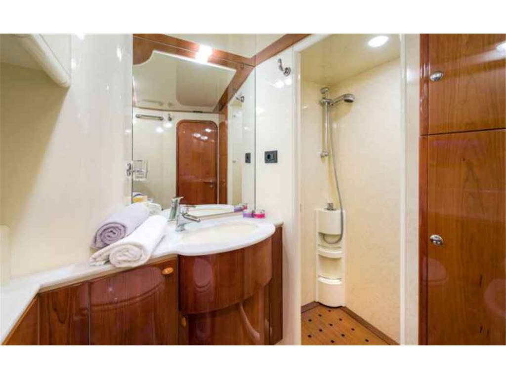 Ferretti 730