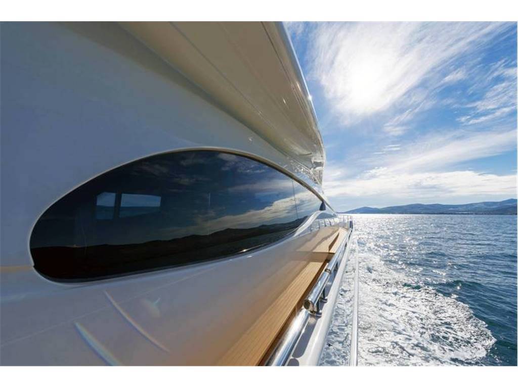 Ferretti 730