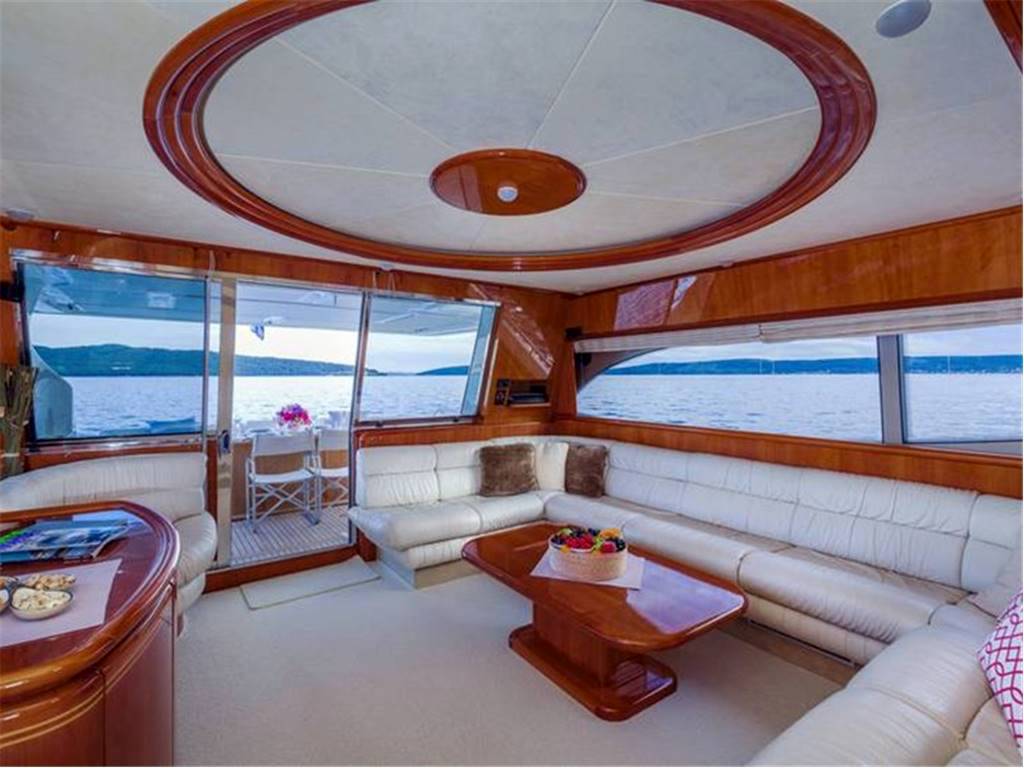 Ferretti 730