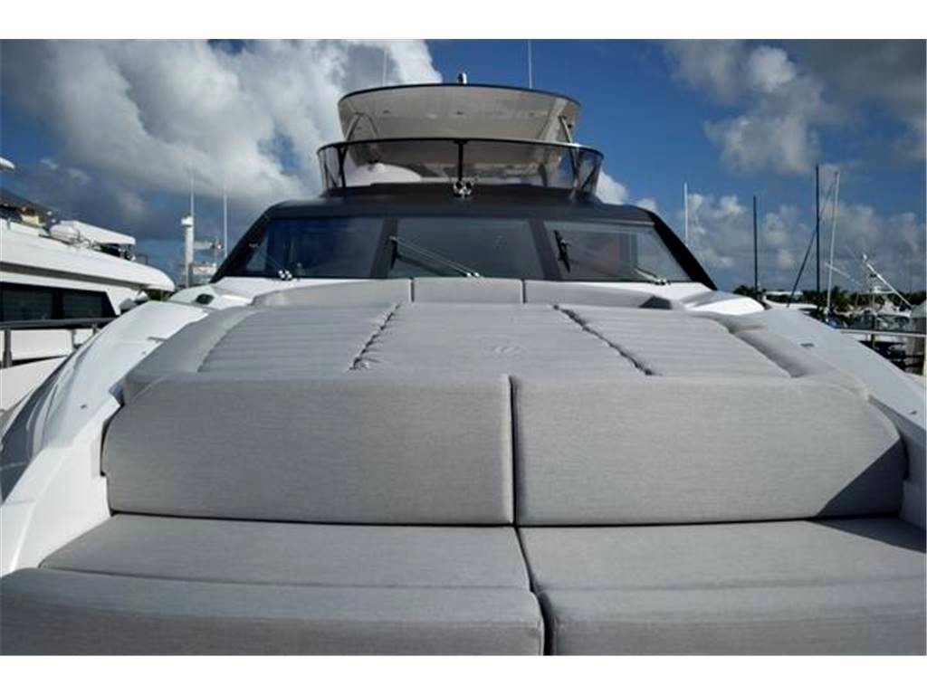 Sunseeker 75 yacht