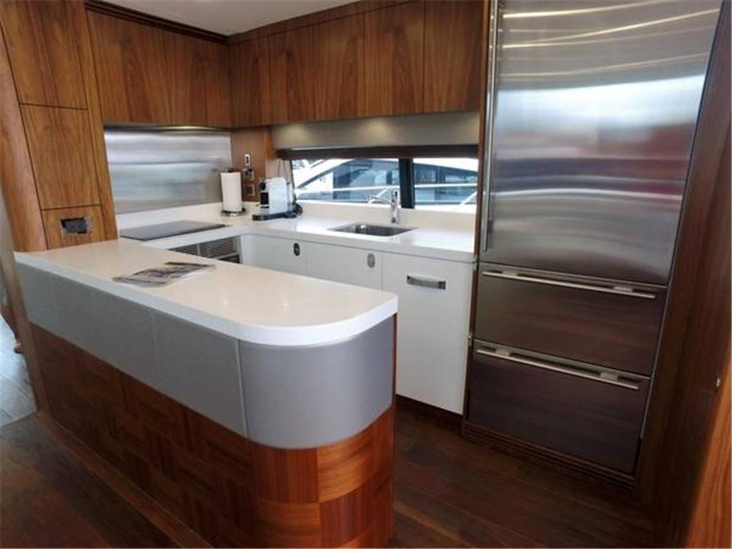 Sunseeker 75 yacht