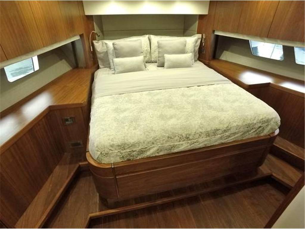 Sunseeker 75 yacht