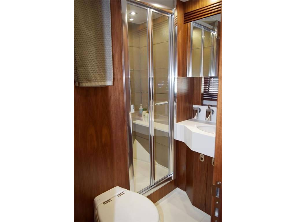 Sunseeker 75 yacht