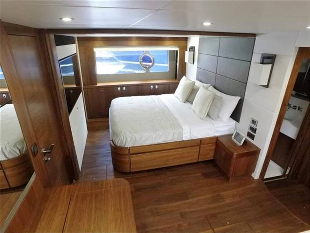 Sunseeker 75 yacht