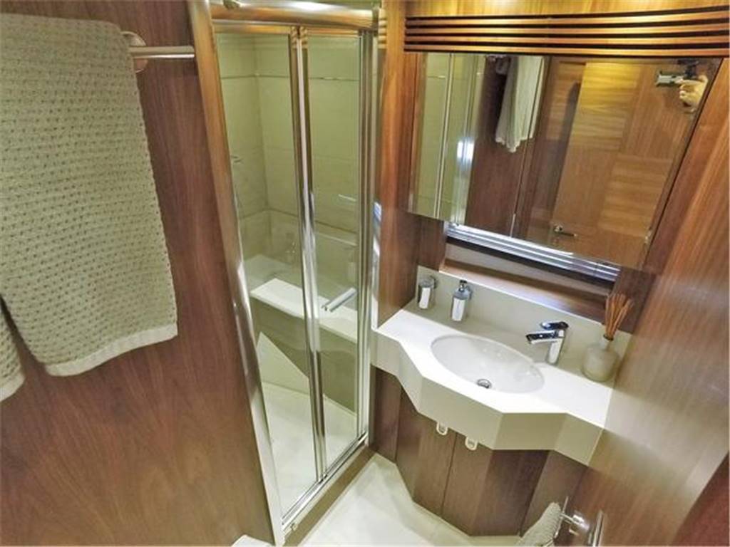 Sunseeker 75 yacht