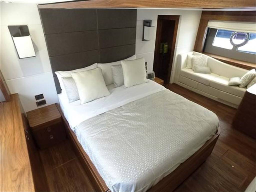 Sunseeker 75 yacht