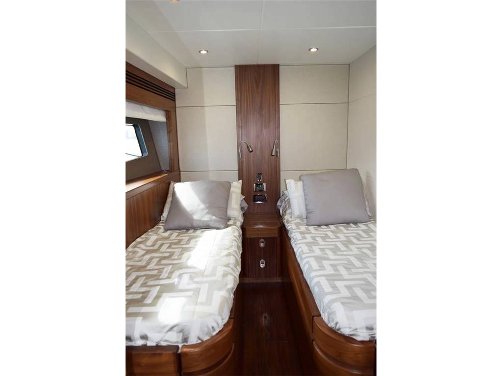 Sunseeker 75 yacht