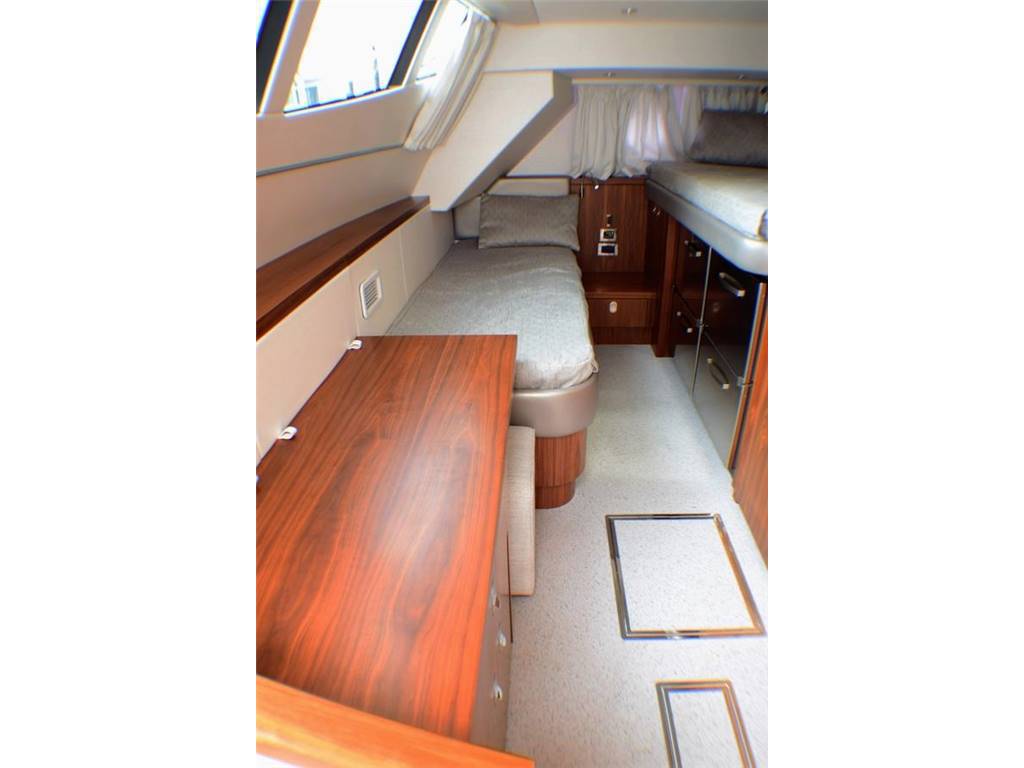 Sunseeker 75 yacht