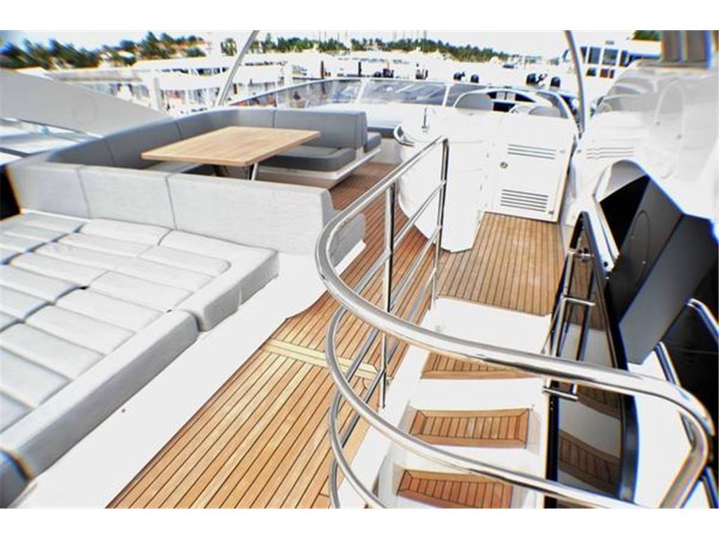Sunseeker 75 yacht