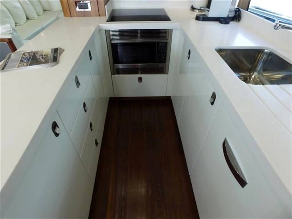 Sunseeker 75 yacht