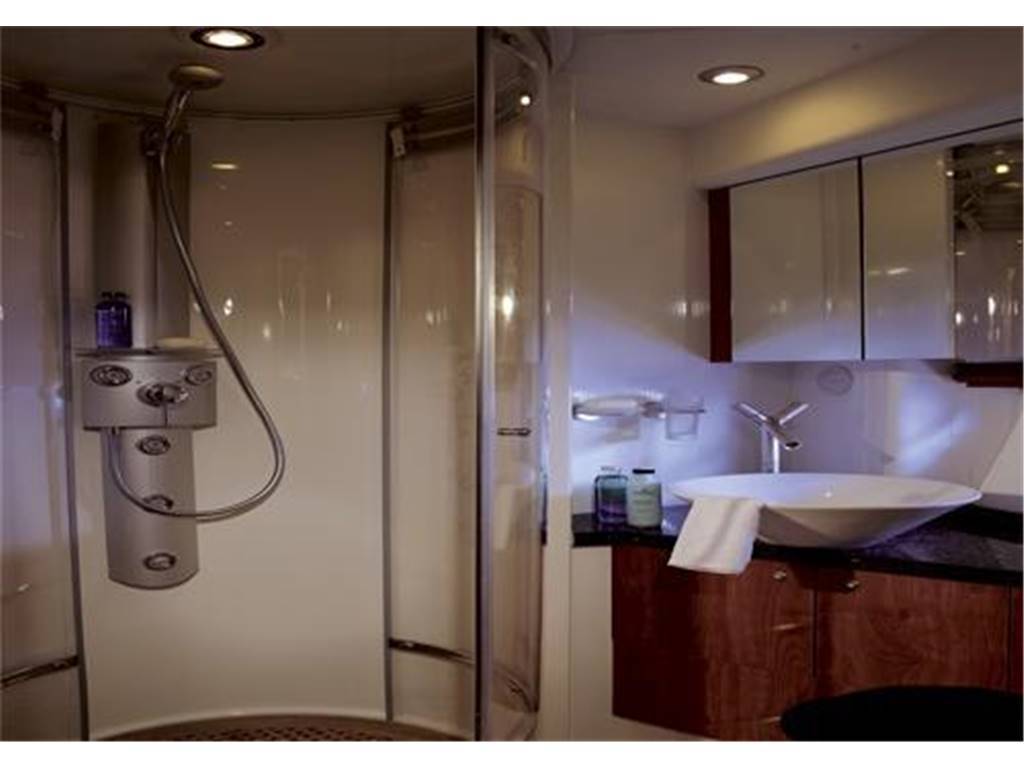 Sunseeker Predator 62